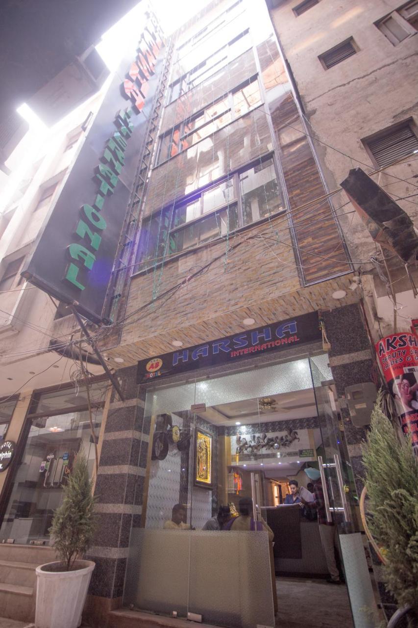 Hotel Harsha International Új-Delhi Kültér fotó