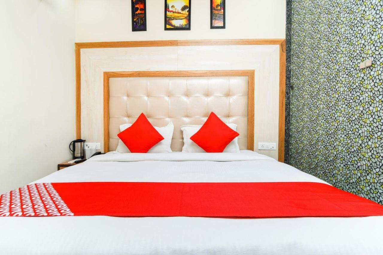 Hotel Harsha International Új-Delhi Kültér fotó