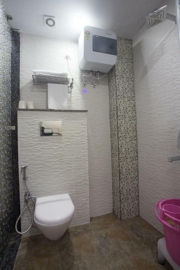 Hotel Harsha International Új-Delhi Kültér fotó