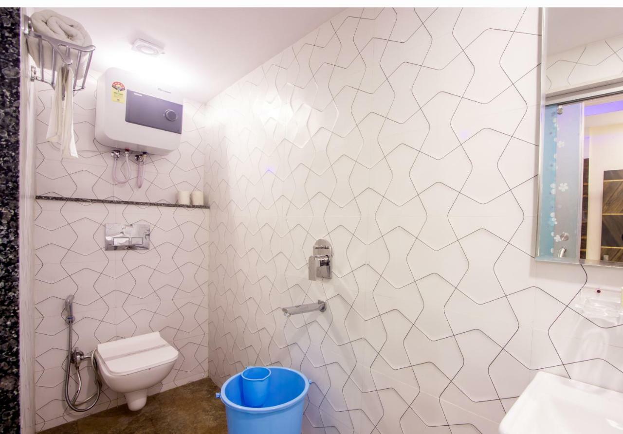 Hotel Harsha International Új-Delhi Kültér fotó