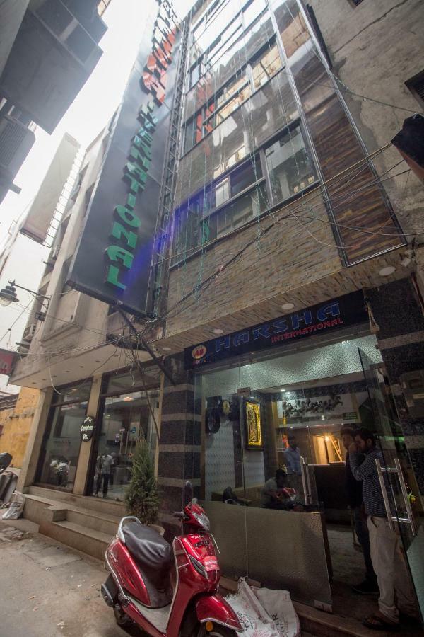 Hotel Harsha International Új-Delhi Kültér fotó