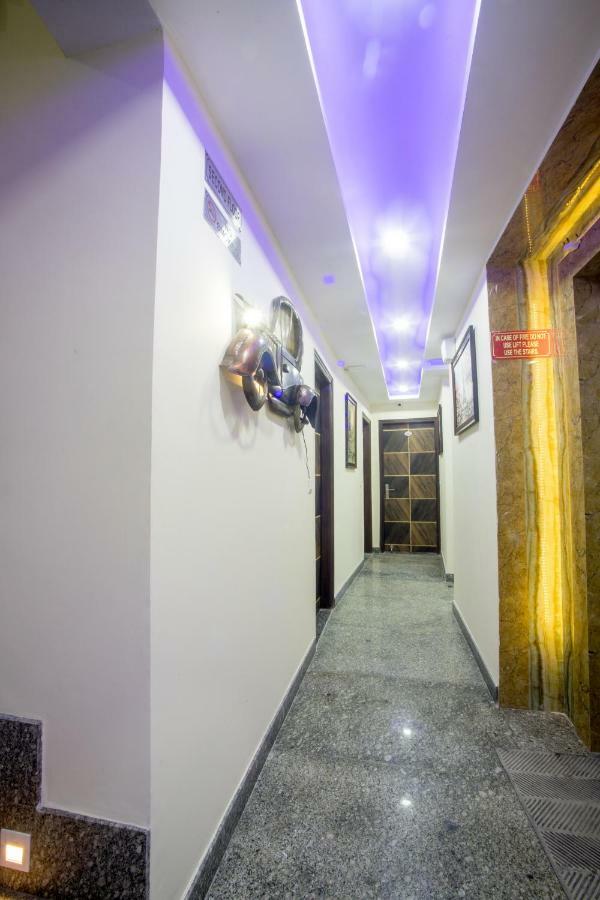 Hotel Harsha International Új-Delhi Kültér fotó